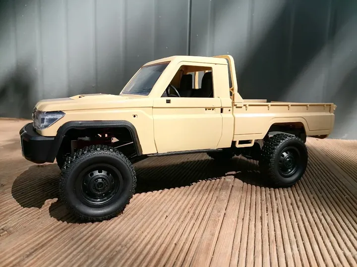 MN Model MN82 Land Cruiser 79 — вид сбоку